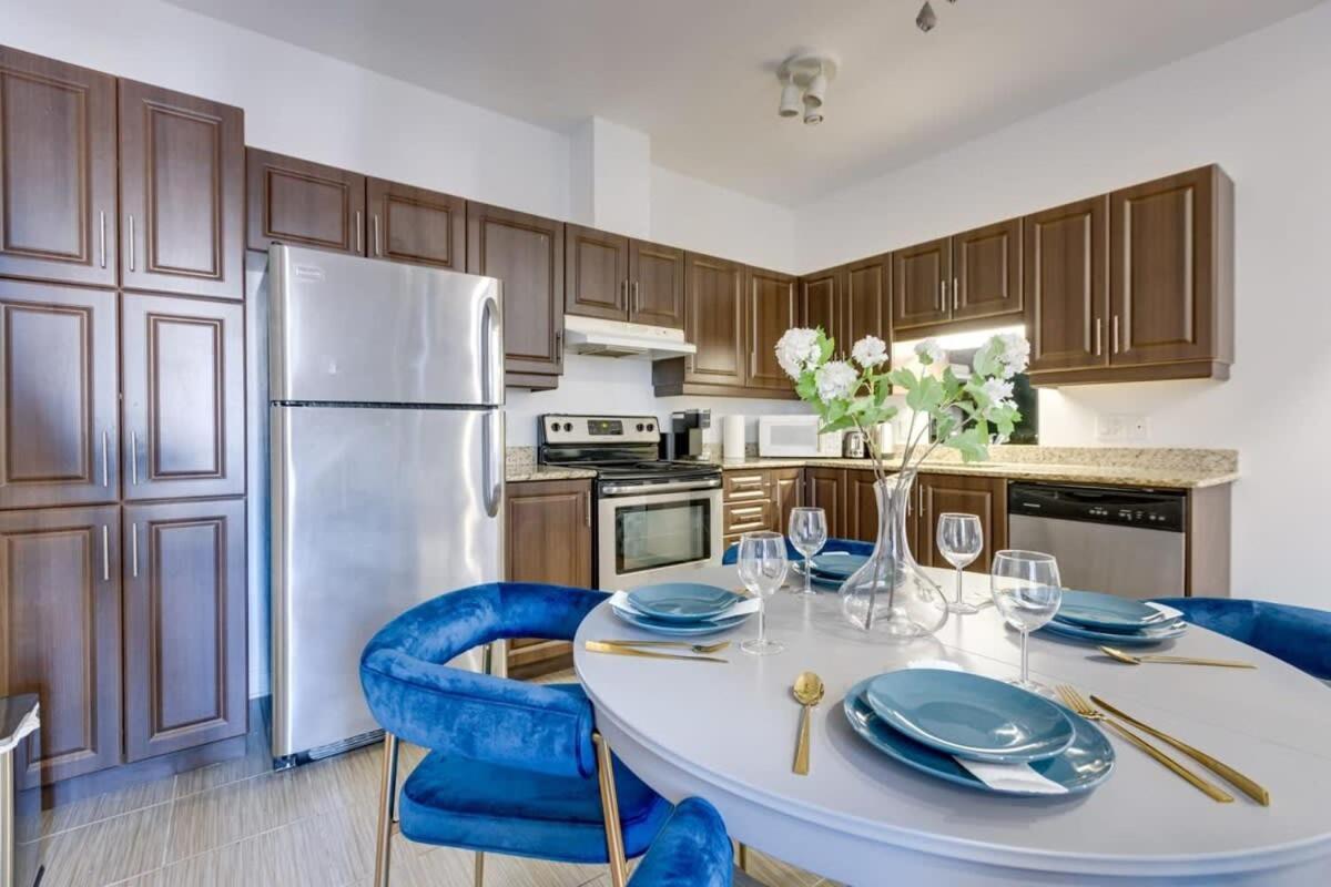 Апартаменты M11 Gorgeous 3Br Wkingbed Perfect Location Монреаль Экстерьер фото
